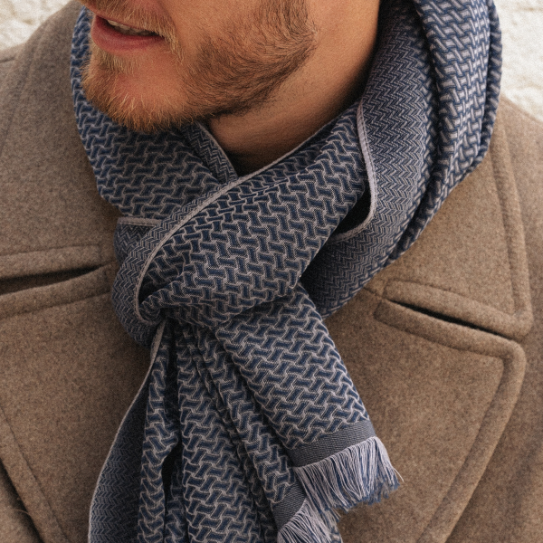 Blue-silk-cashmere-men’s-scarf-Thales