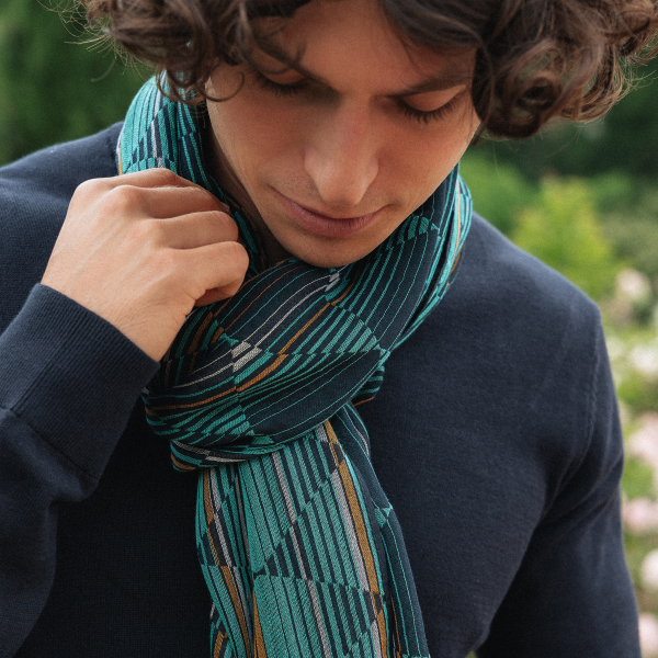 Navy-turquoise-cotton-silk-men’s-scarf-Chicago