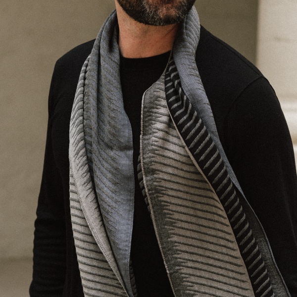 Black-gray-silk-Merino wool-cashmere-men’s-scarf-Classique