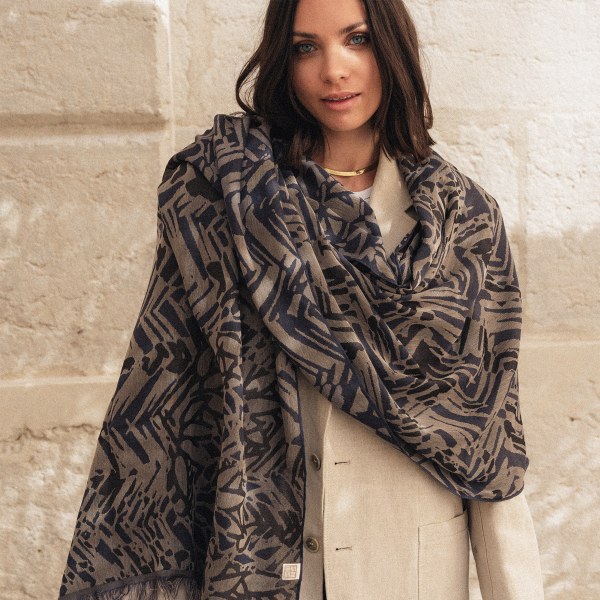 Grey-cashmere-women's-stole-Savanna