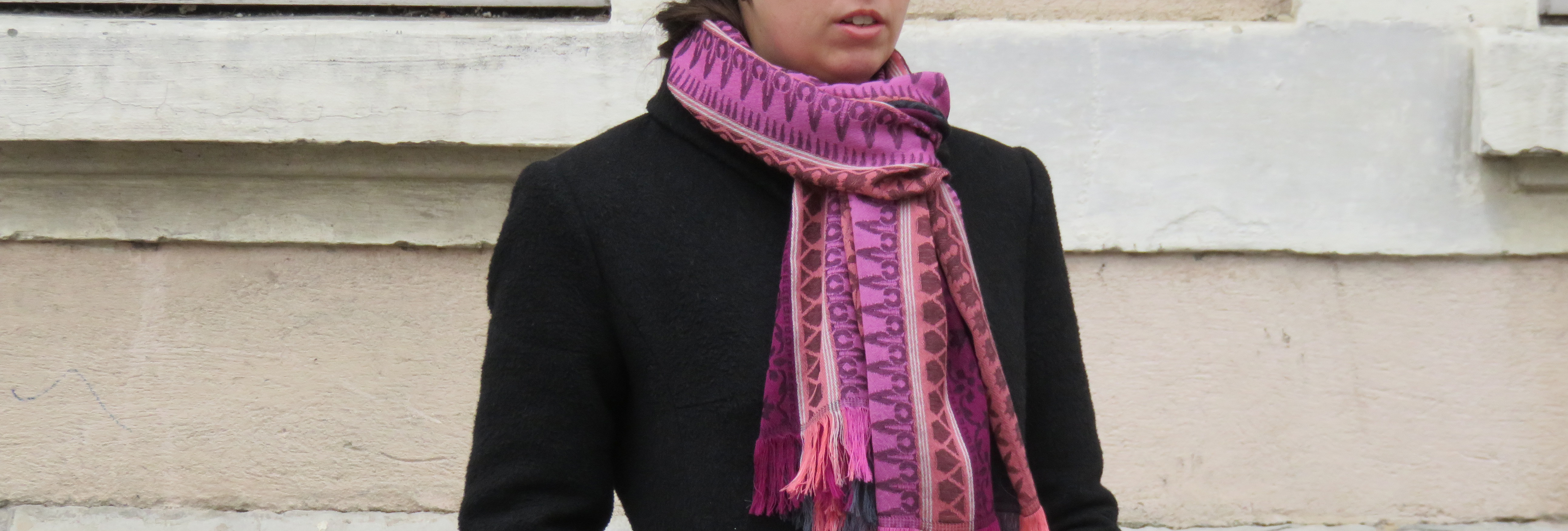 Accessorizing a coat￼ – French manufacturer of scarves and stoles